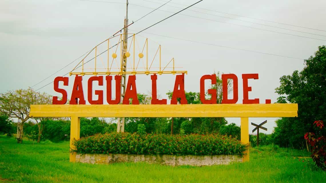 Cartel que da la bienvenida al pueblo de Sagua La Grande