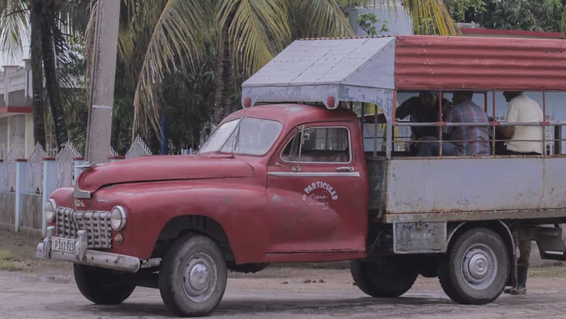 Camion usado para el transporte de personas entre los pueblos de Villa Clara