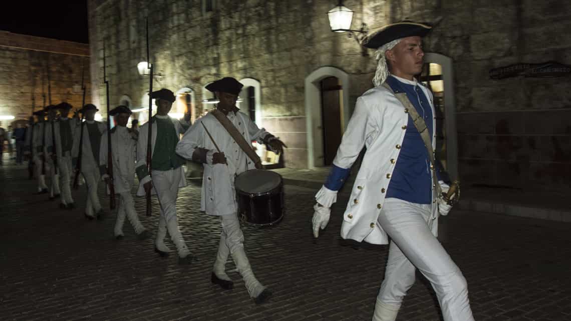 Tradicional ceremonia del Cañonazo de las 9 en la Fortaleza San Carlos de la Cabaña