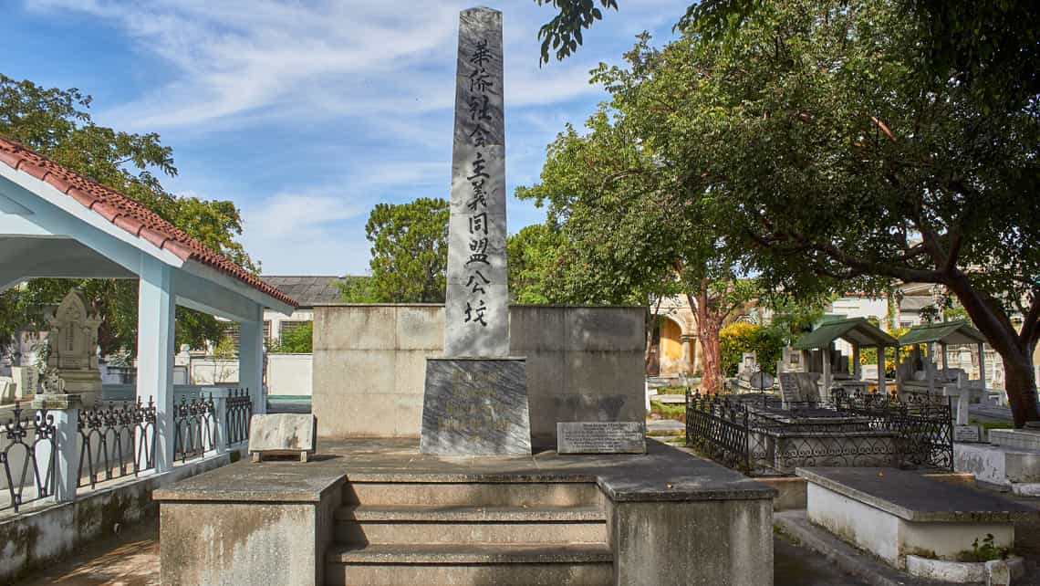 Monumento a la memoria de emigrantes que pertenecieron a una sociedad china en Cuba