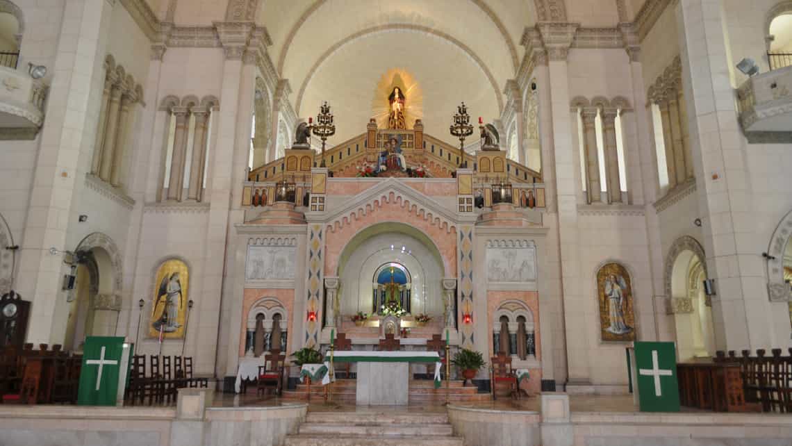 Imagen de Cristo Rey en el Altar Mayor de la iglesia Jesús de Miramar