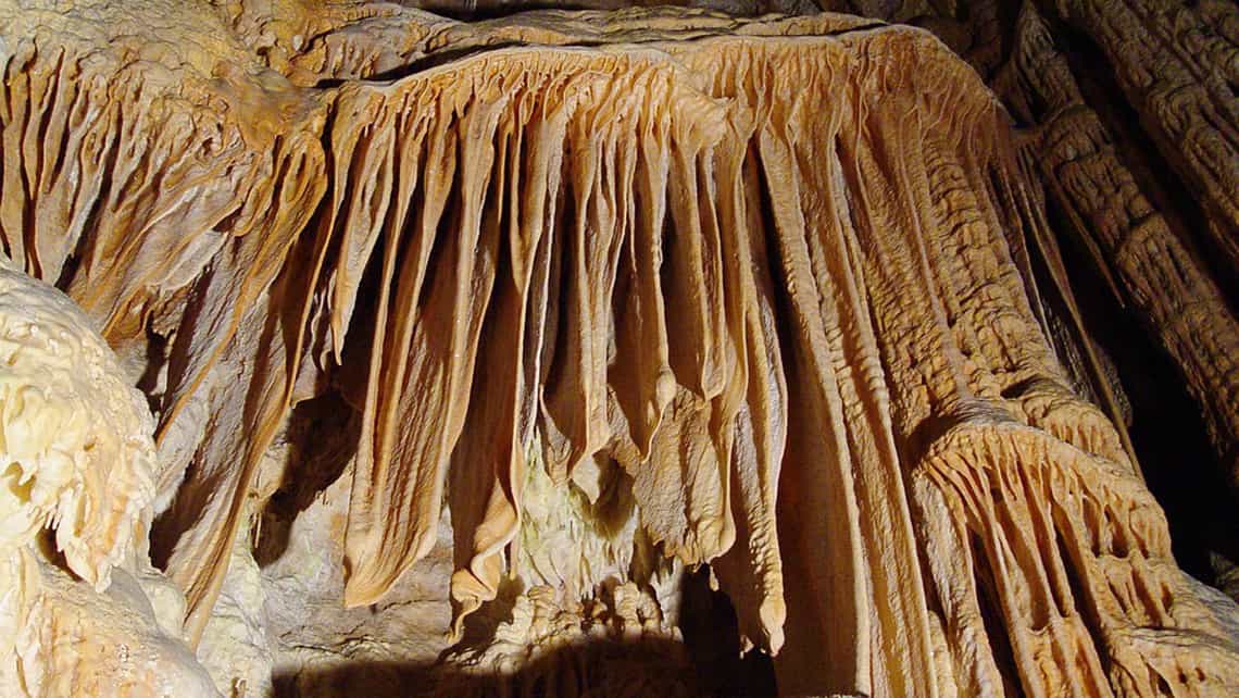 Formaciones en las cuevas de origen calcico que tienen sus origenes miles de años atras