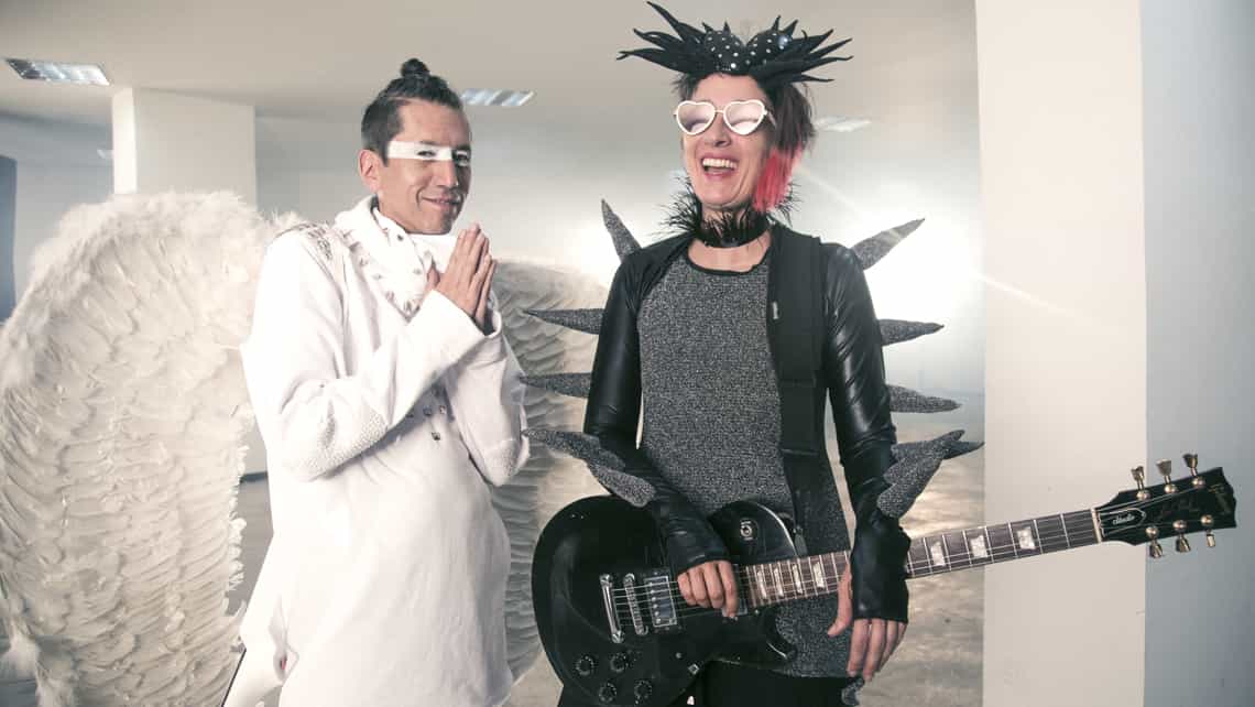 La vocalista Andrea Echeverri y el bajista Héctor Buitagro encabezan la famosa banda de rock colombiano, Aterciopelados,