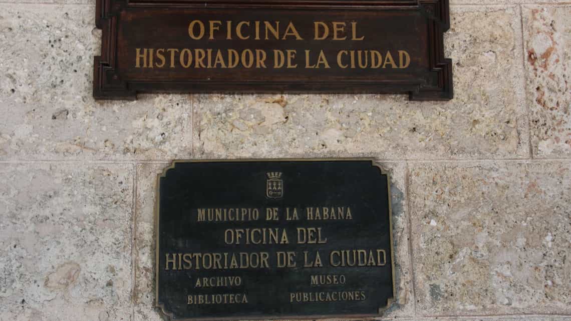 Tarja en la Oficina del Historiador de La Habana
