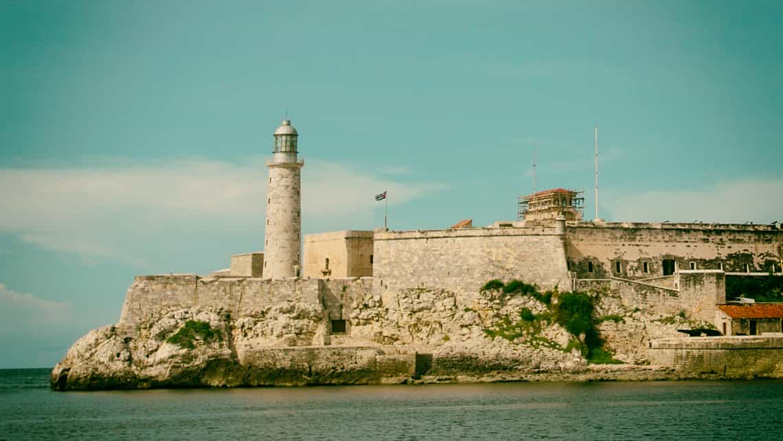 Faro del Morro a la entrada de la bahía de La Habana