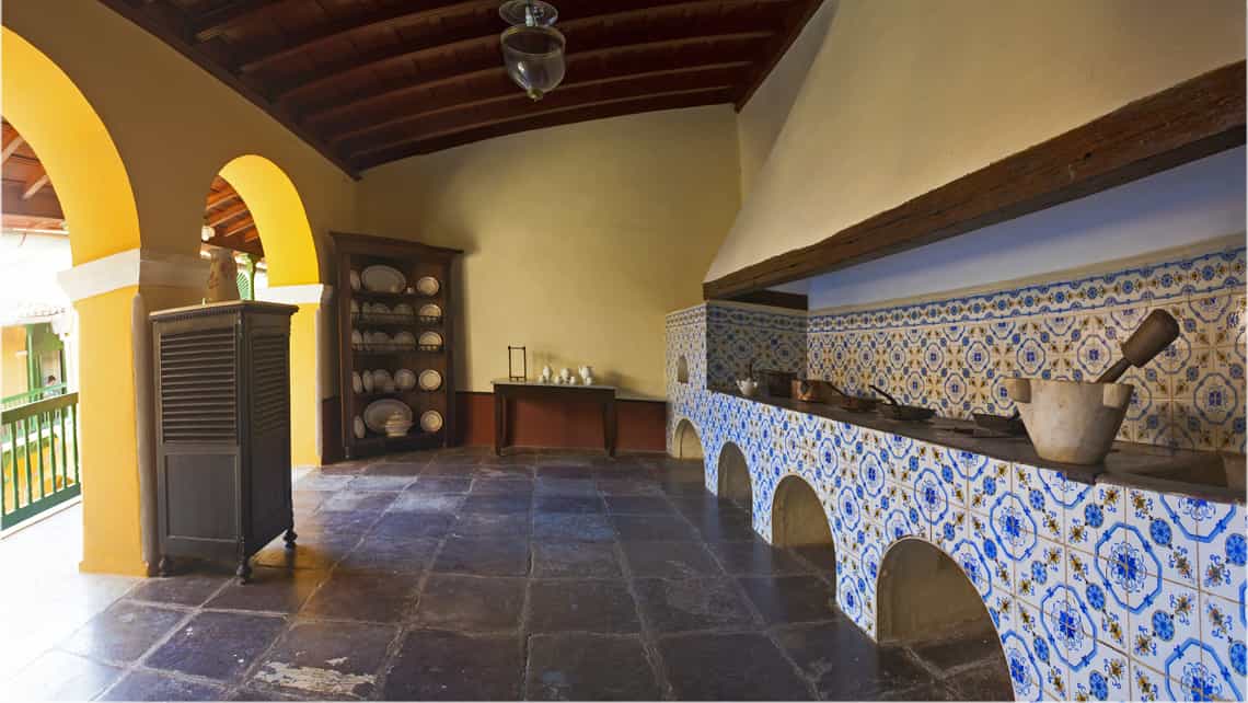 Ambiente de una cocina colonial en el Museo Romántico de Trinidad
