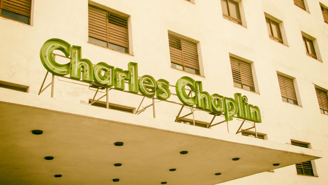 Cine Charles Chaplin, donde se encuentra la sede de la cinemateca de Cuba