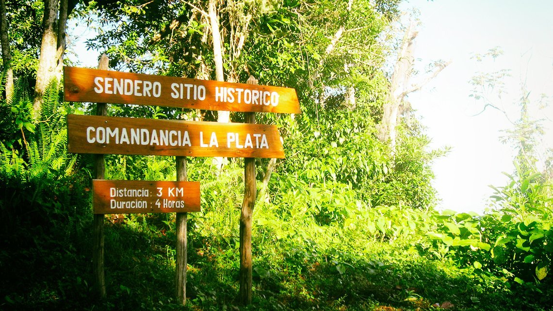 Sendero que conduce a la Comandancia La Plata, lugar histórico de la Revolución cubana