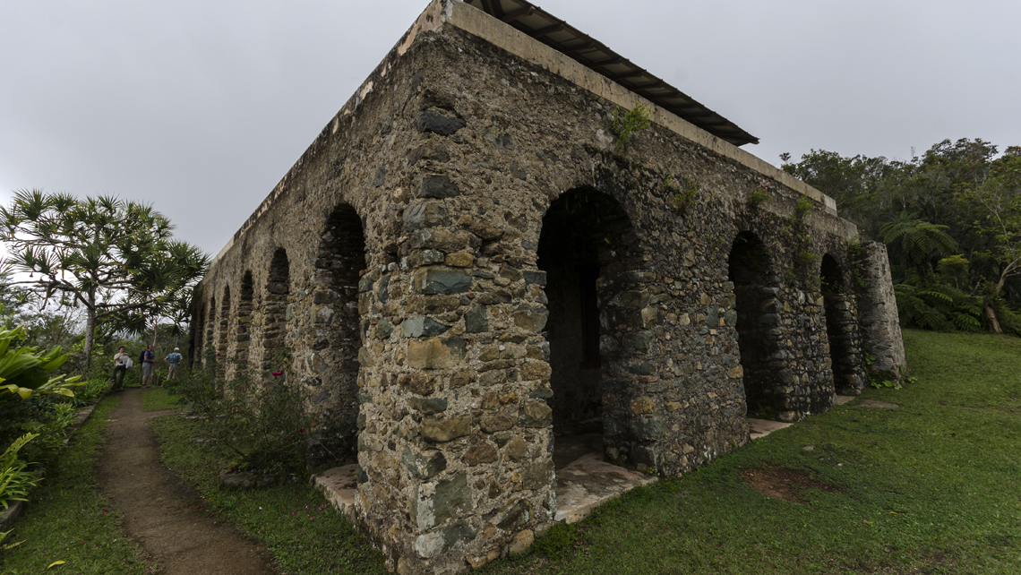 Ruinas de antiguas haciendas cafetaleras en las cercanías de La Gran Piedra