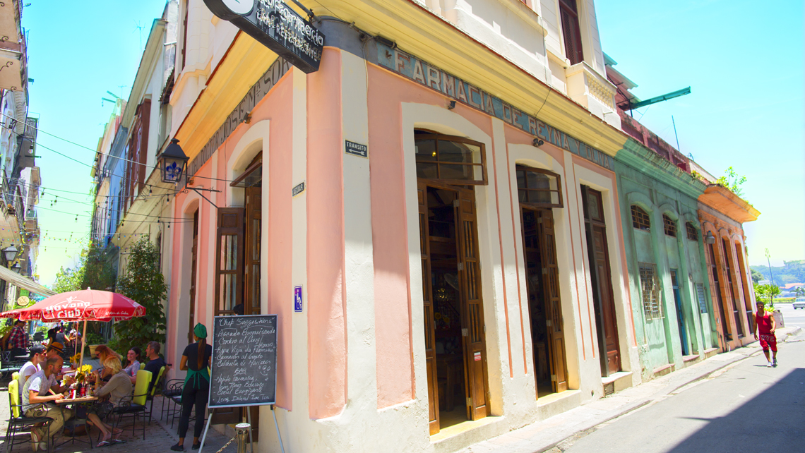 Restaurante La Farmacia en la calle Peña Pobre, entre Cuba y Aguiar