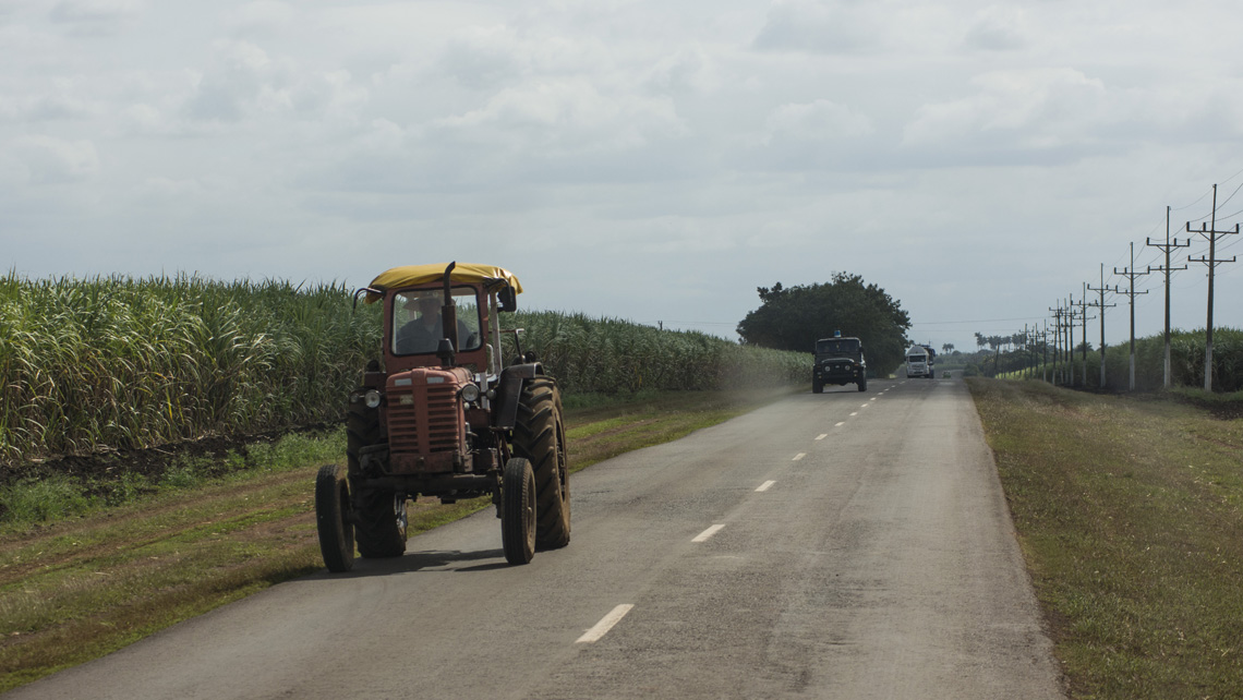 Carretera rural en Cuba