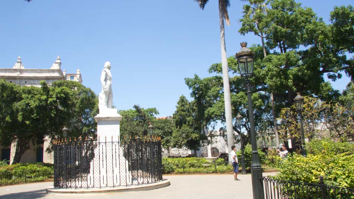 Estatua de Carlos Manuel de Cespedes en la Plaza de Armas