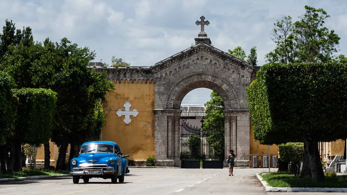 Entrada Sur del Cementerio Colon de La Habana
