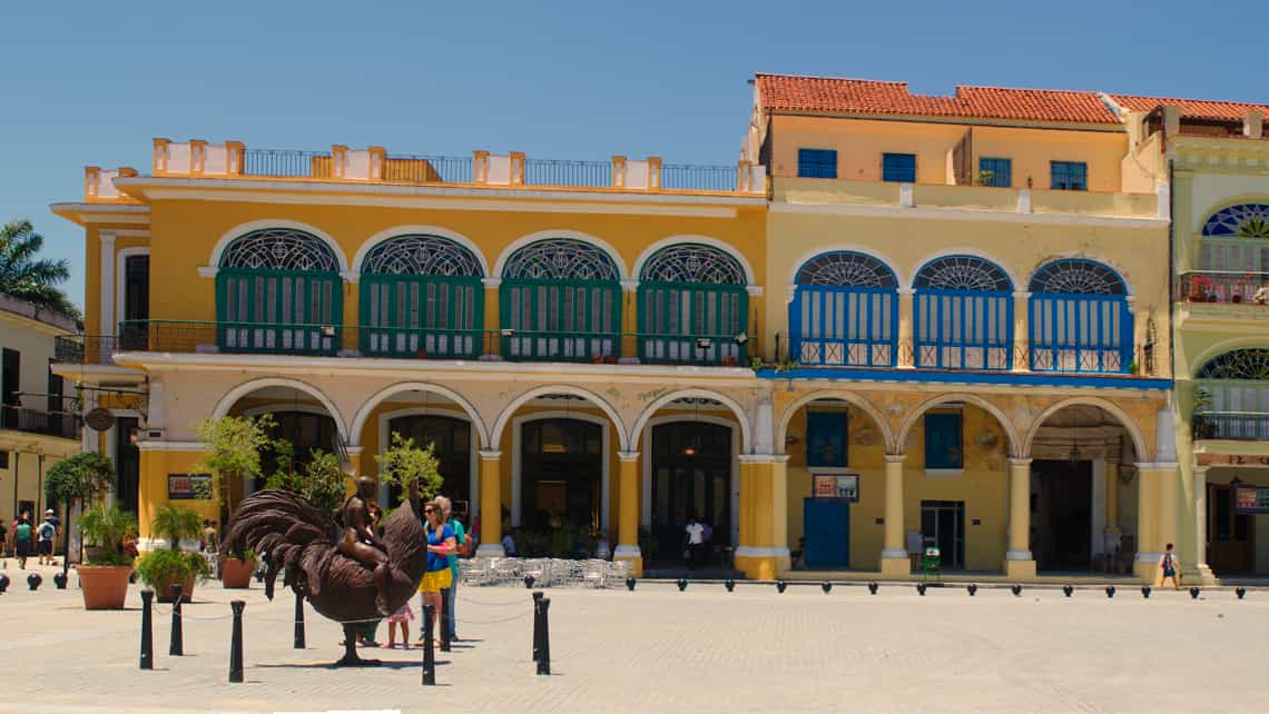 Plaza Vieja en el corazon de La Habana Vieja