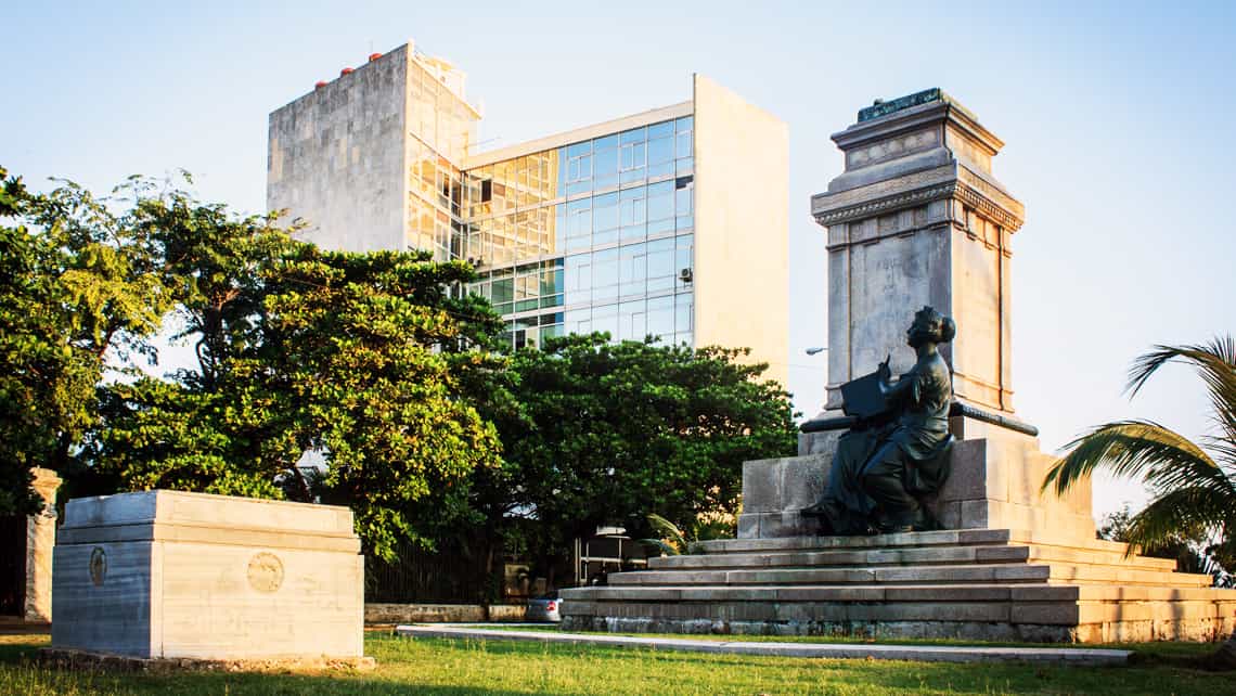 Monumento en la Avenida de los presidentes la Habana