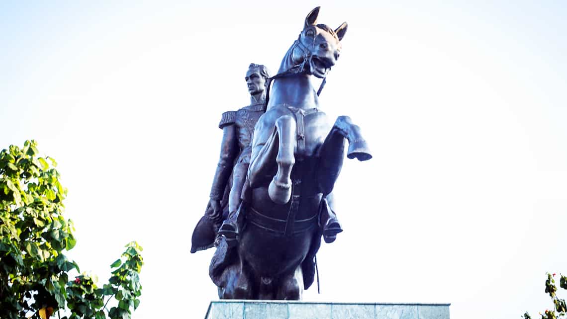 Detalle del monumento a Simon Bolivar, Calle G, Vedado, La Habana