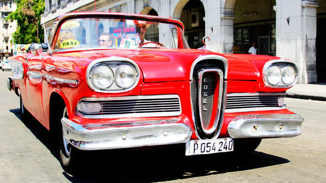 Coches clásicos en Cuba