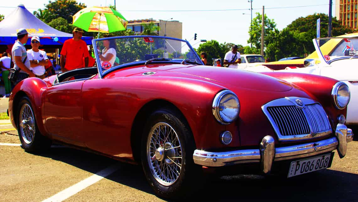 MG Ingles en la Plaza de la Revolucion, La Habana