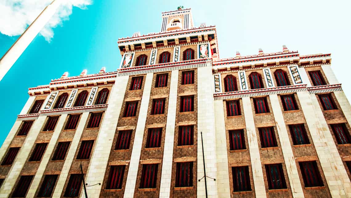 Fachada del Edificio Bacardi, La Habana