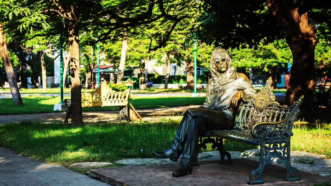 Estatua de John Lennon en el parque del mismo nombre en Cuba