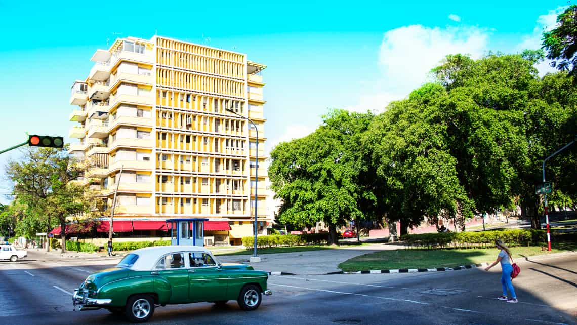 Paseo en el Vedado Habanero. Arquitectura cubana