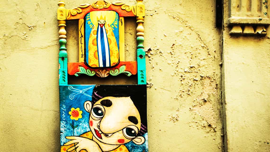 Arte en la calle en el Callejon de los Peluqueros, Habana Vieja