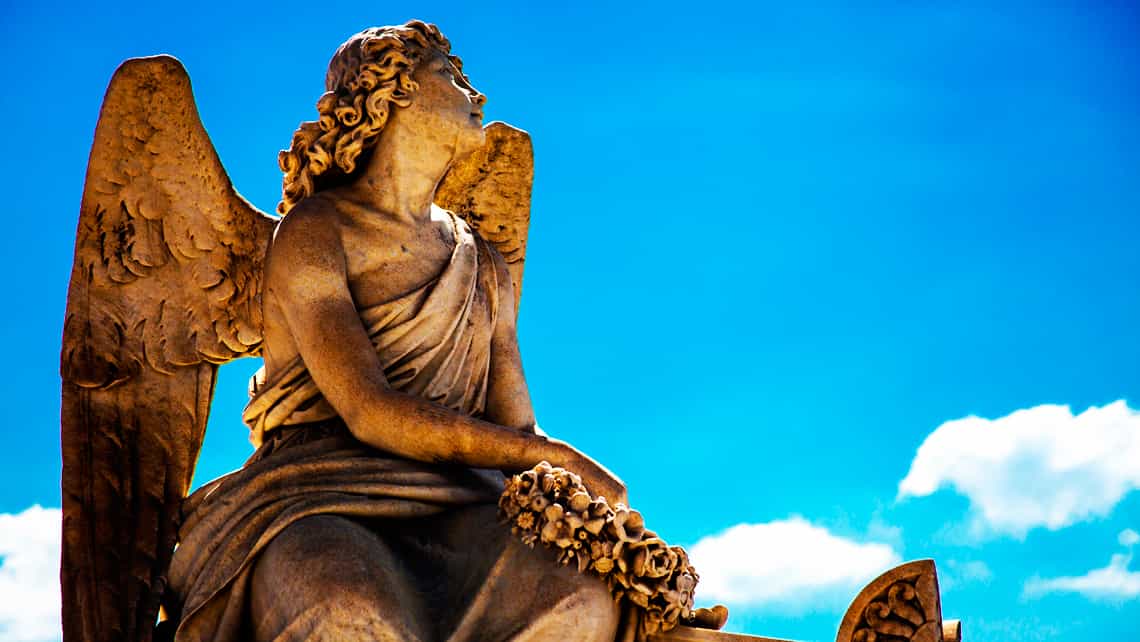 Angel en el Cementerio de Cienfuegos