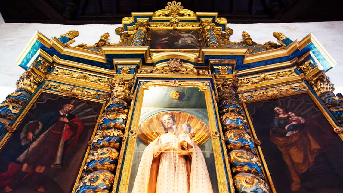 Detalles de uno de los altares de la Iglesia Nuestra Señora del Rosario