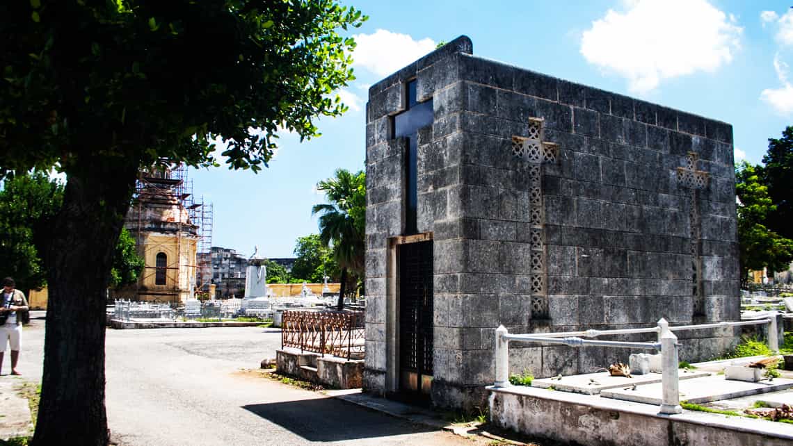 Tumba de Casimiro Eugenio Rodríguez Carta en el Cementerio Colon de La Habana