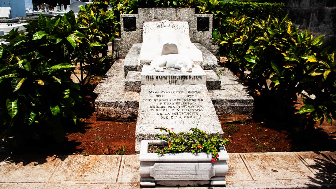 Tumba de Jeanette Ryder en el Cementerio Colon de La Habana