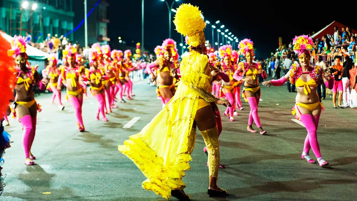 Comparsa El Alacrán en los Carnavales de la Habana