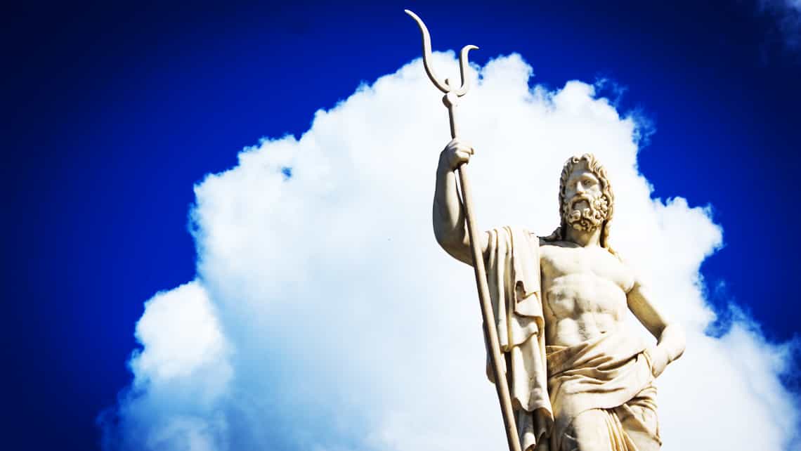 Detalles de la estatua de Neptuno en la fuente de mismo nombre