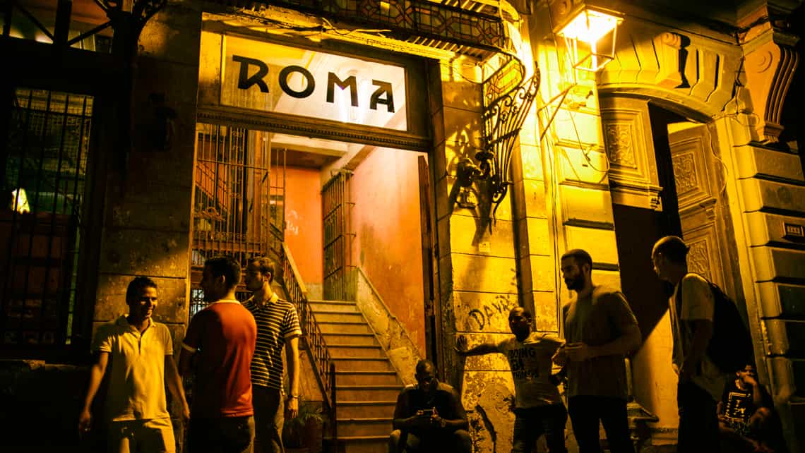 Fachada del Bar Roma desde la callle
