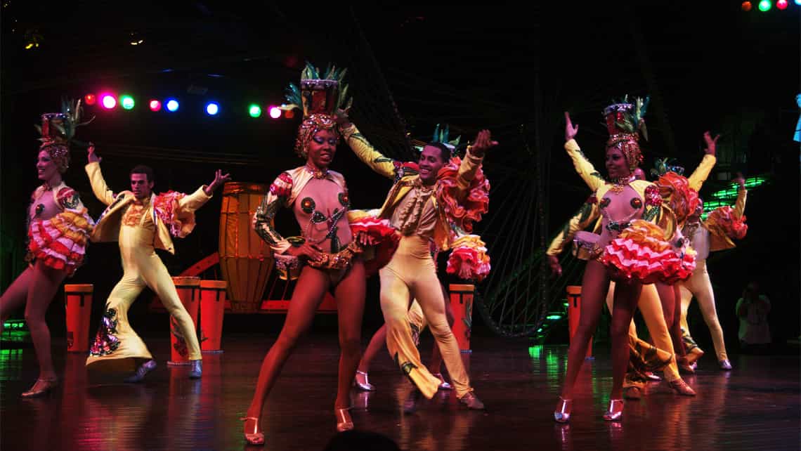 Cuerpo de baile del Cabaret Tropicana de Santiago de Cuba