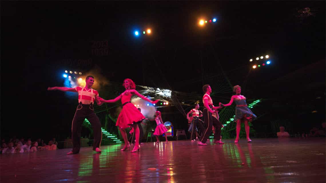 Espectaculo en el Cabaret Tropicana de La Habana