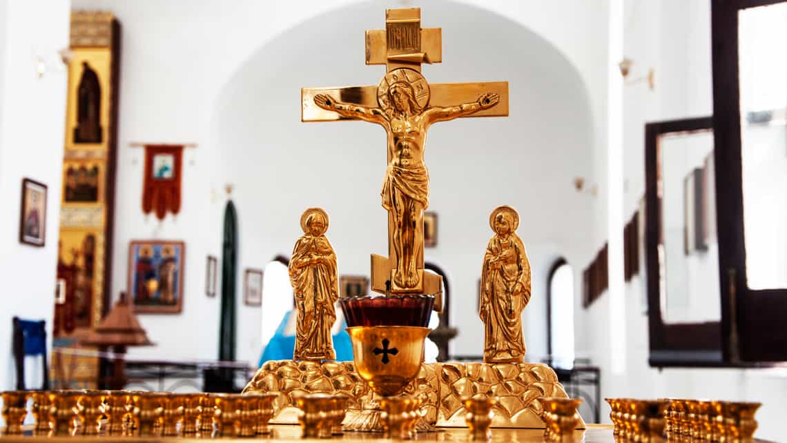 Cruicifijo en el altar mayor de la Catedral Ortodoxa Nuestra Señora de Kazán