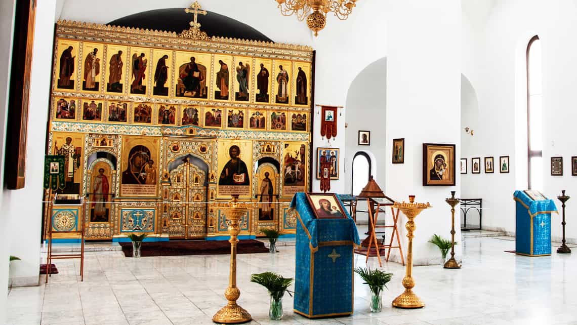 Iconos y altar de la Catedral ortodoza de La Habana