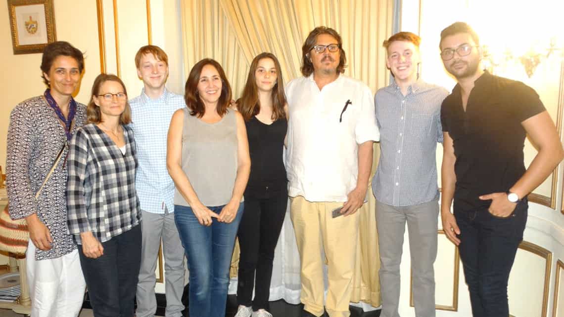 Jodie Foster y su familia en el Cenesex de La Habana