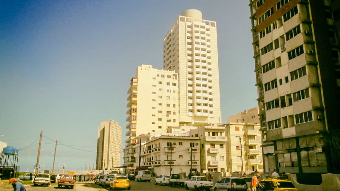 El edificio Atlantic visto desde el Malecon