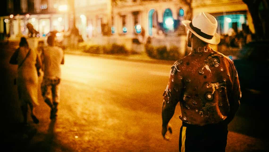 Lewis Hamilton pasea por el Prado de La Habana