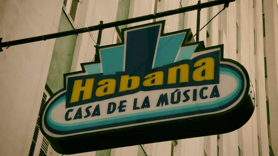 Cartel de la Casa de la Nusica, uno de los mejores clubs de Salsa de La Habana
