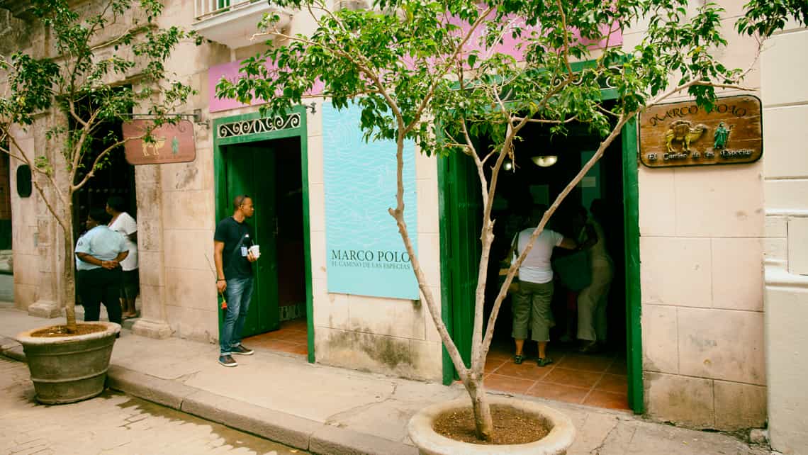 Galeria Marco Polo en la Calle Mercaderes de La Habana Vieja