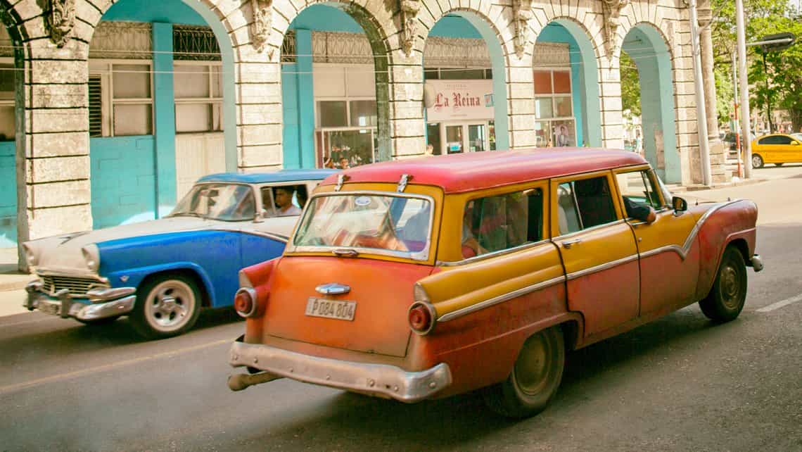 Almendron camino a La Habana Vieja por la Calle Reina