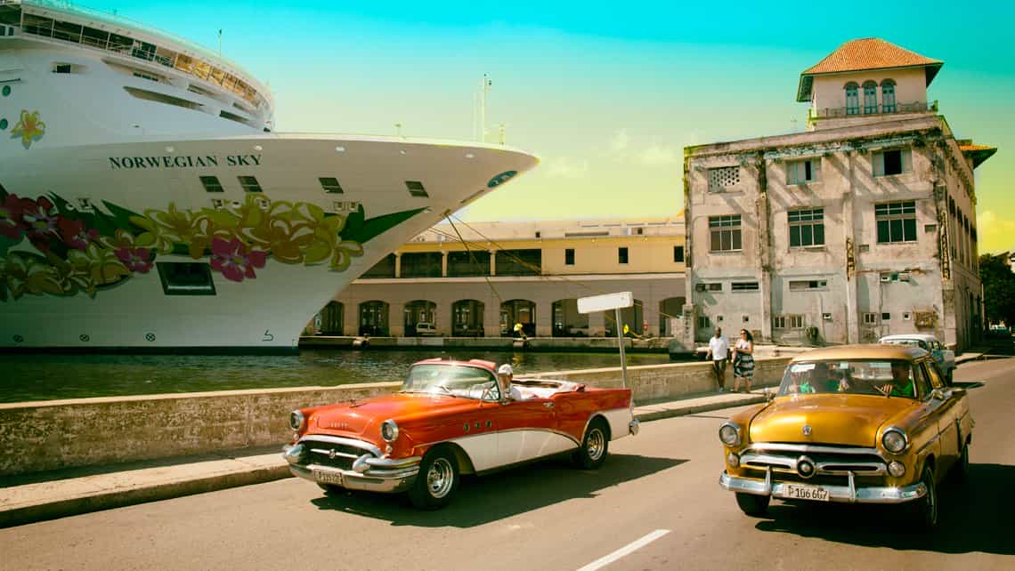 Avenida del Puerto y terminal de Cruceros de La Habana