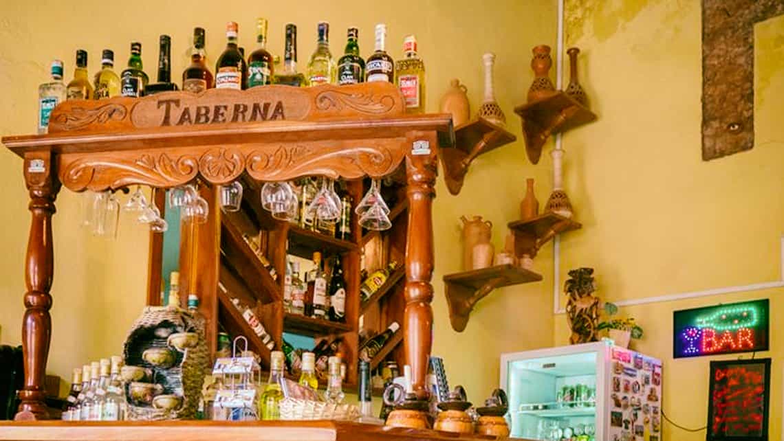Bar de la Taberna Ochún Yemayá en Trinidad, Sancti Spiritus, Cuba