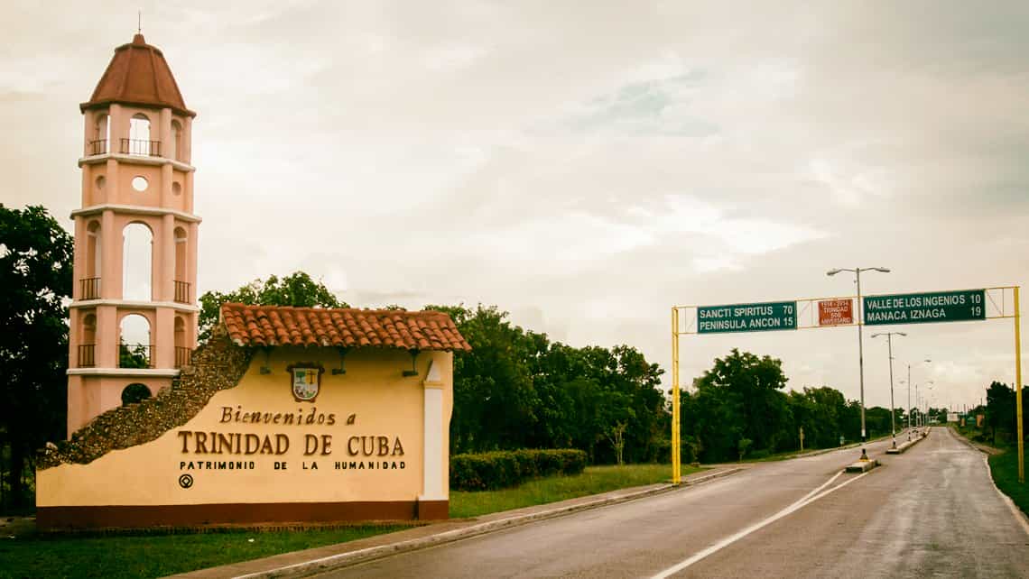 Entrada a la Villa de Trinidad en la carretera de Sancti Spiritus, Cuba