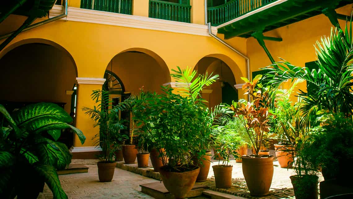 Patio interior (atrio) del Museo Romantico de Trinidad