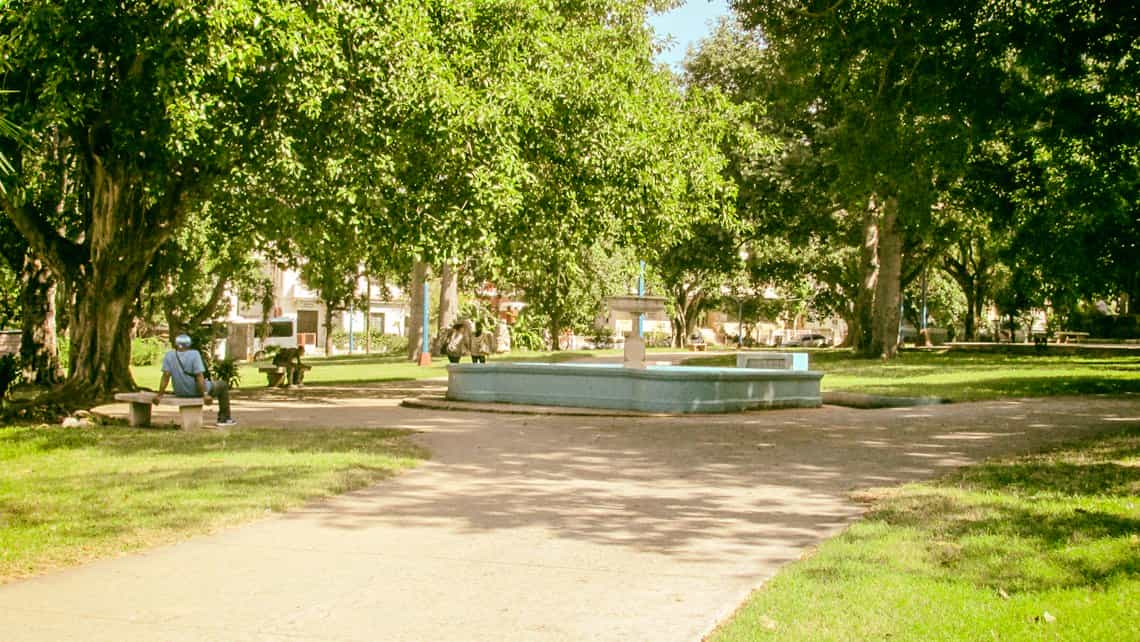 Fuente en el centro del Parque de Victor Hugo