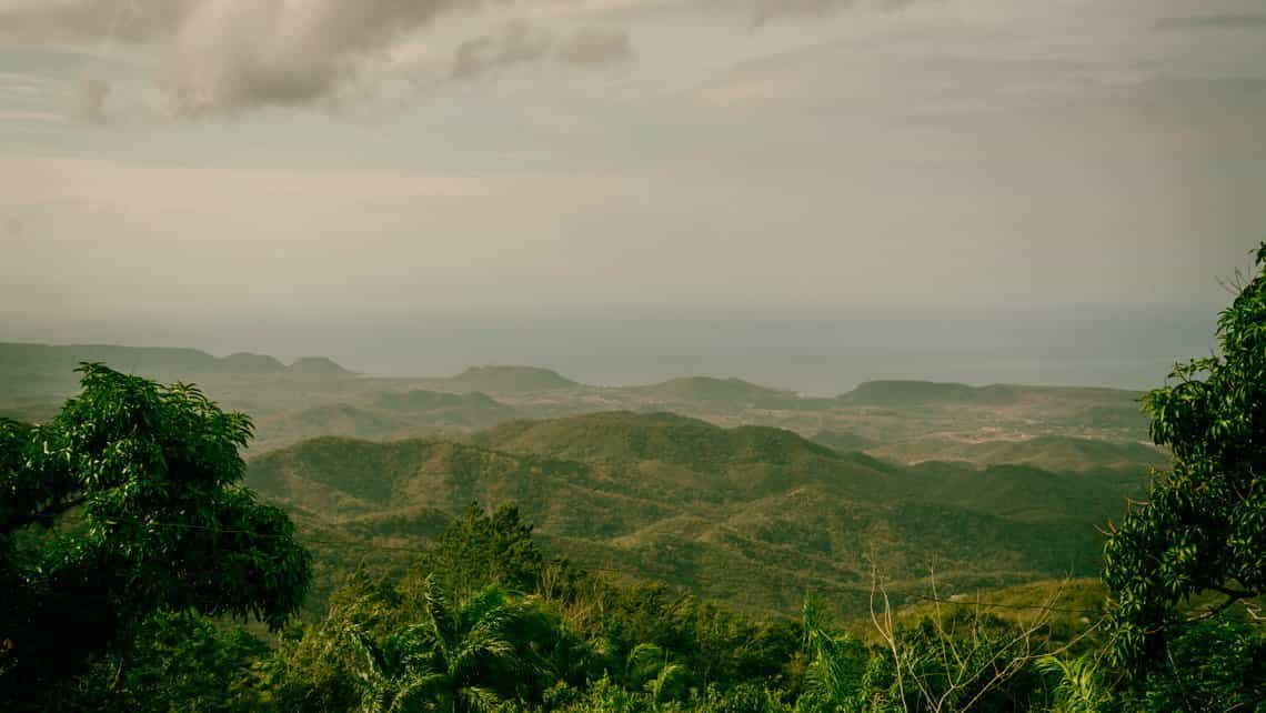 Panorama de la Sierra Maestra vista desde la cima de la Gran Piedra