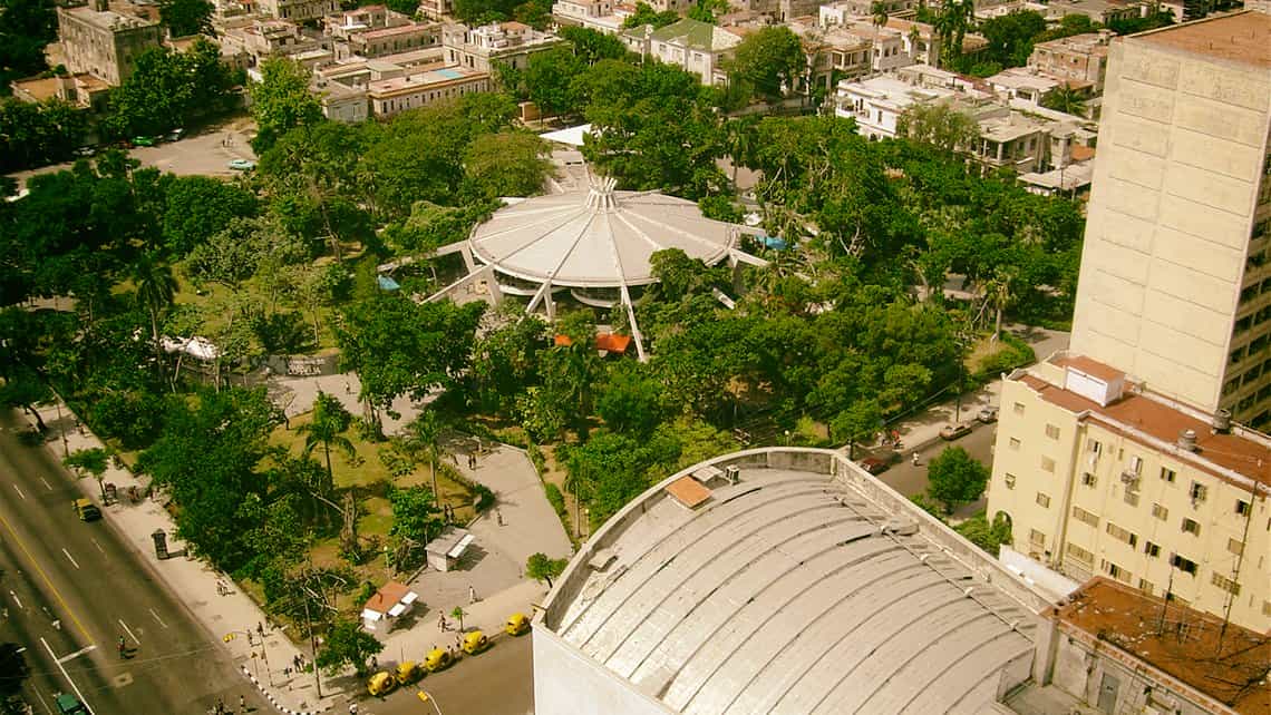 Vista aerea de Coppelia vista desde el Hotel Habana Libre